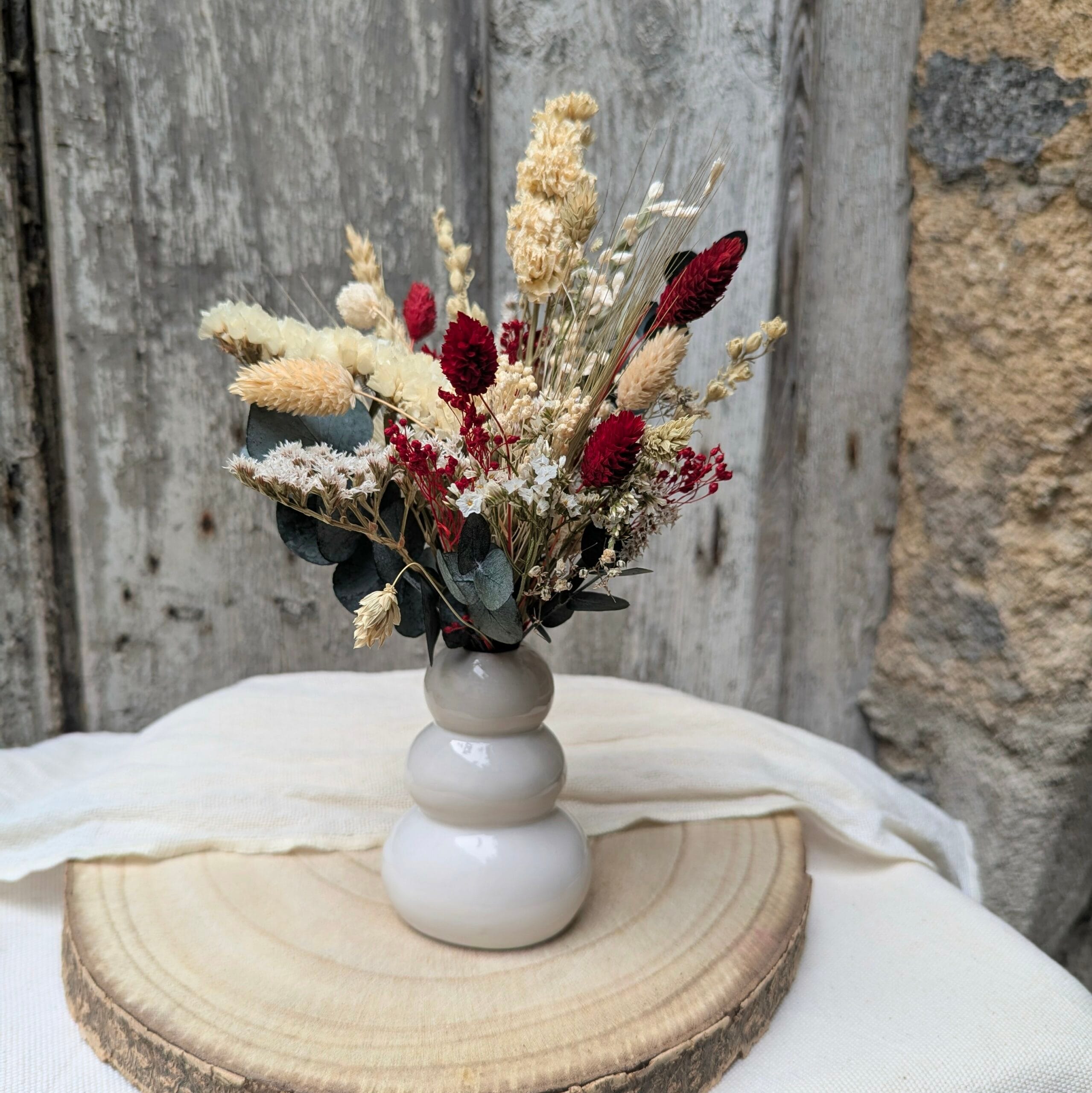 Petit bouquet de fleurs séchées aux couleurs rouges et vertes, Sofia – Image 3
