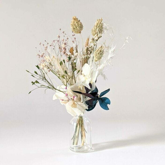 Mini bouquet de fleurs stabilisées & fleurs séchées dans les tons bleus et verts, Arcachon – Image 2