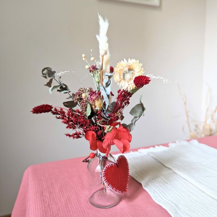 Petit bouquet de fleurs séchées rouges et noires pour décoration d’intérieur, Dita 2