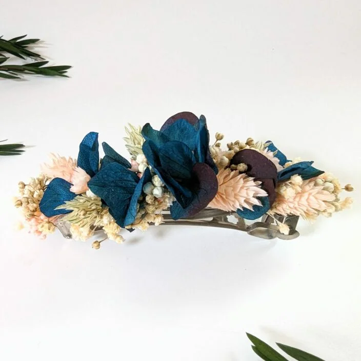 Barrette à cheveux fleurie pour coiffure de mariage en fleurs séchées & stabilisées bleues, Mona – Image 4