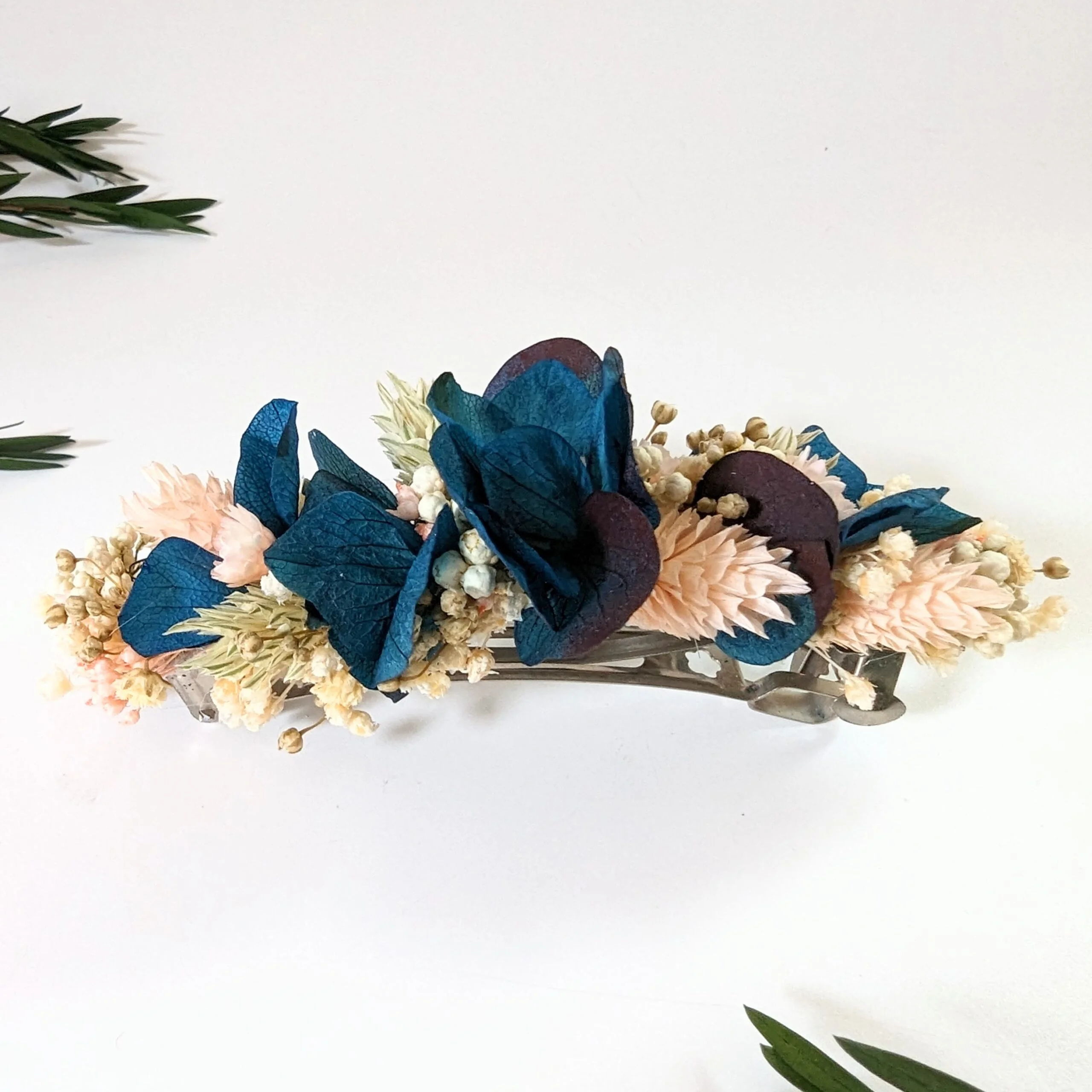 Barrette à cheveux fleurie pour coiffure de mariage en fleurs séchées & stabilisées bleues, Mona – Image 4
