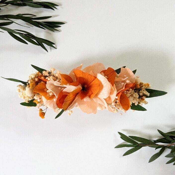 Barrette à cheveux fleurie pour coiffure de mariage en fleurs stabilisées orangées, Chloé 3