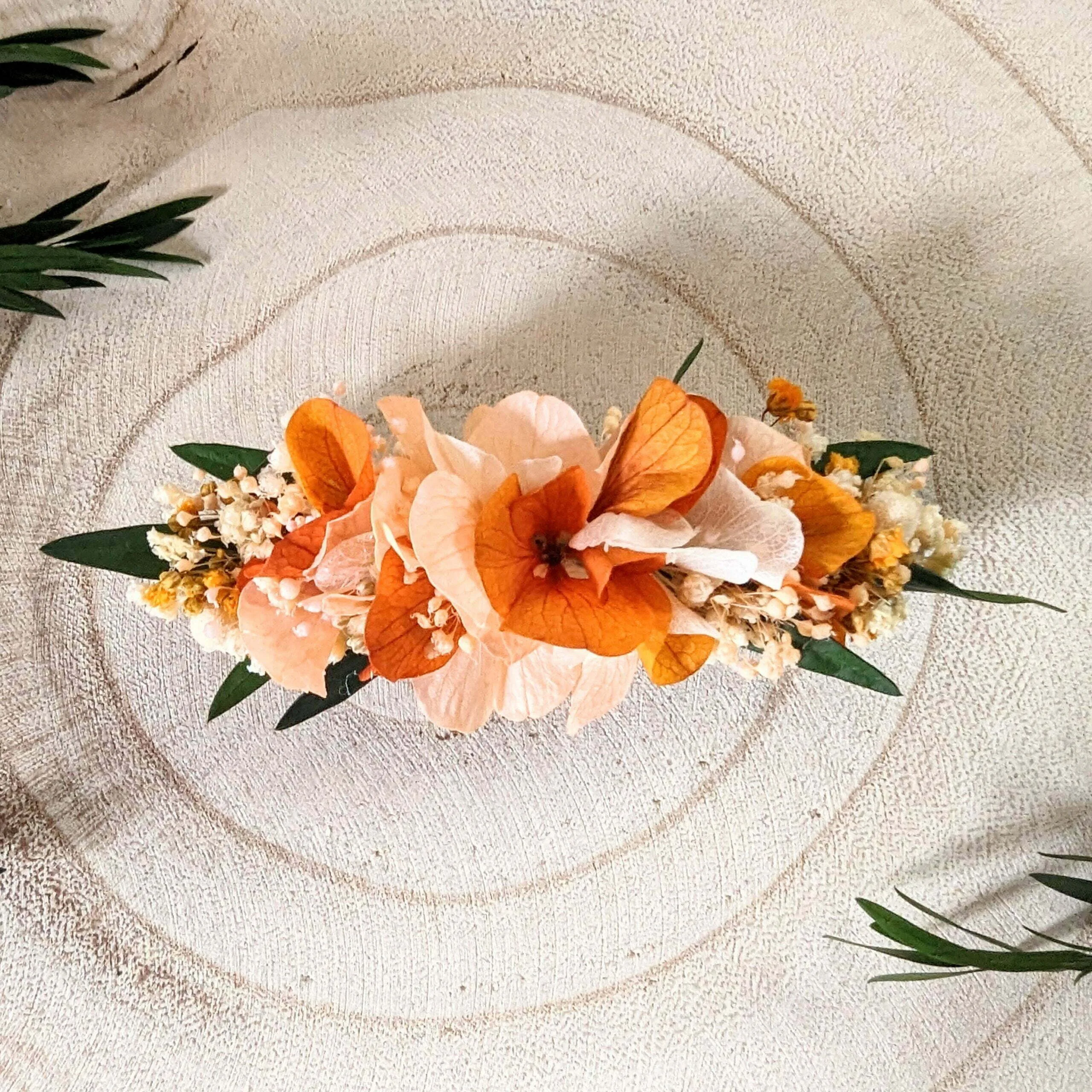 Barrette à cheveux fleurie pour coiffure de mariage en fleurs stabilisées orangées, Chloé – Image 2
