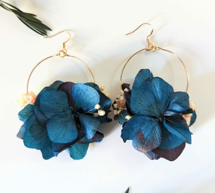 Boucles d’oreilles créoles en fleurs stabilisées, Mona