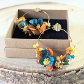 Boucles d’oreilles créoles en fleurs stabilisées oranges et bleues verts, Nila