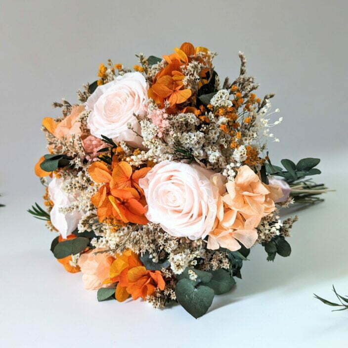 Bouquet de mariée avec des roses éternelles et hortensias stabilisés, Chloé