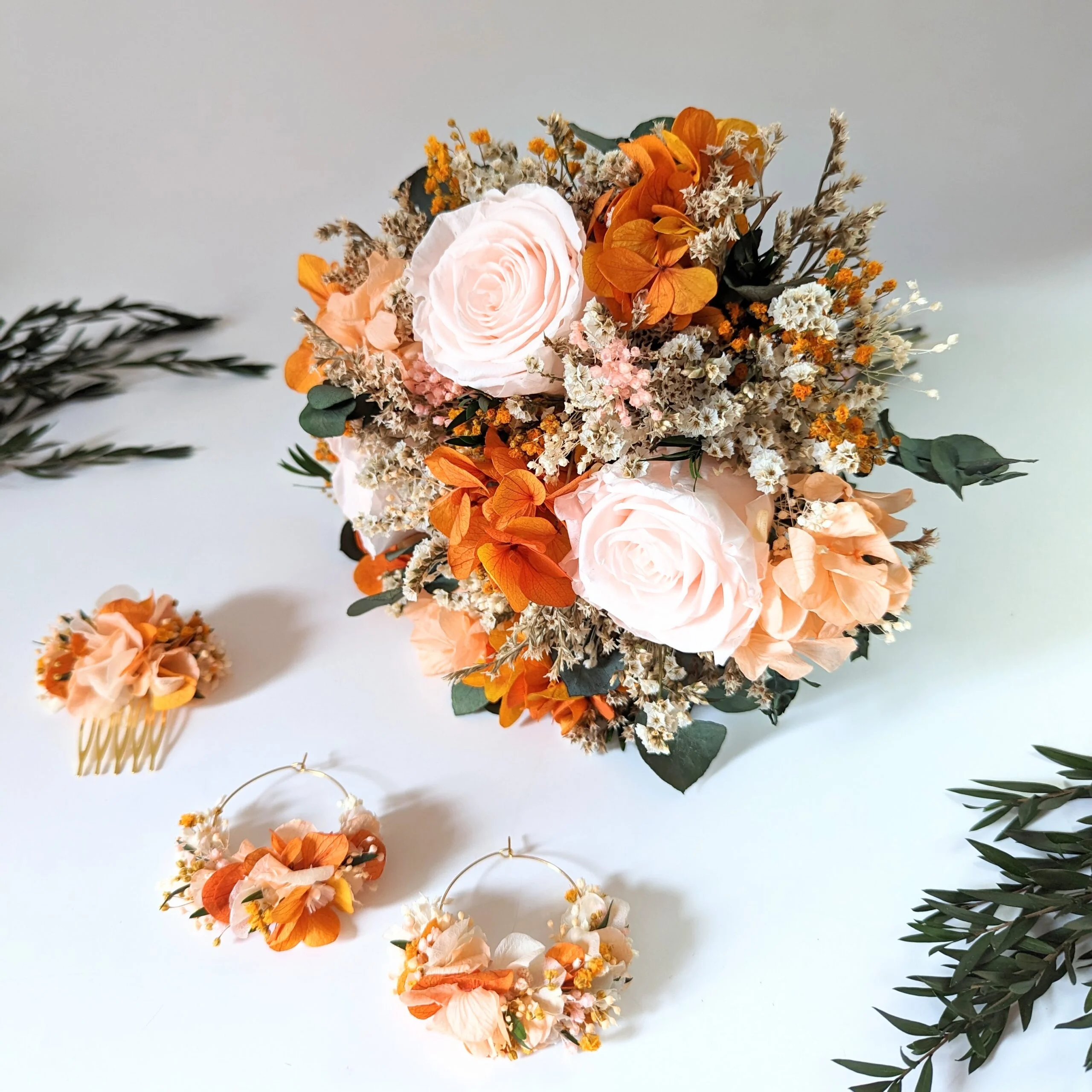 Bouquet de mariée avec des roses éternelles et hortensias stabilisés, Chloé – Image 4