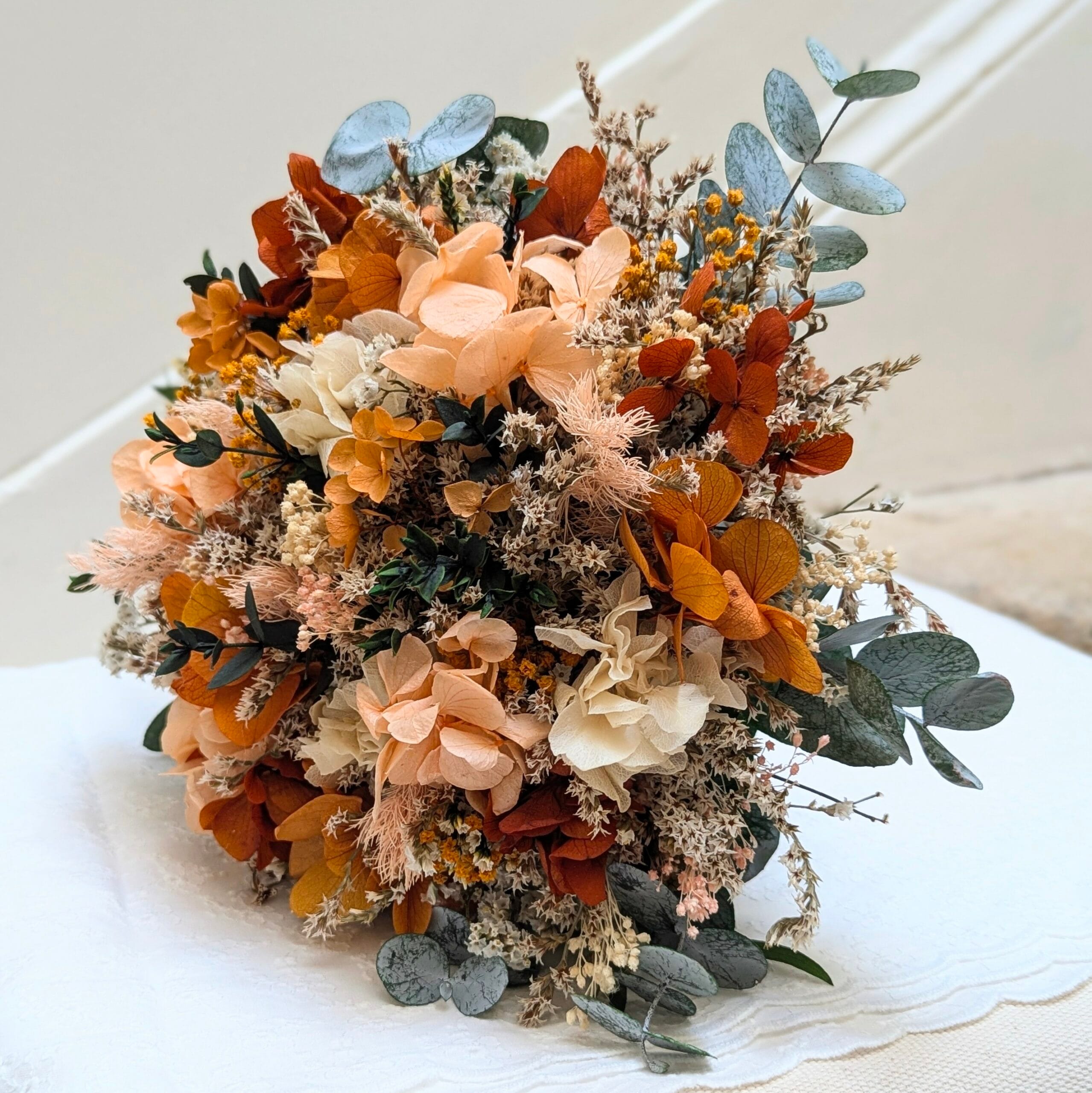 Bouquet de mariée avec des roses éternelles et hortensias stabilisés, Chloé – Image 7