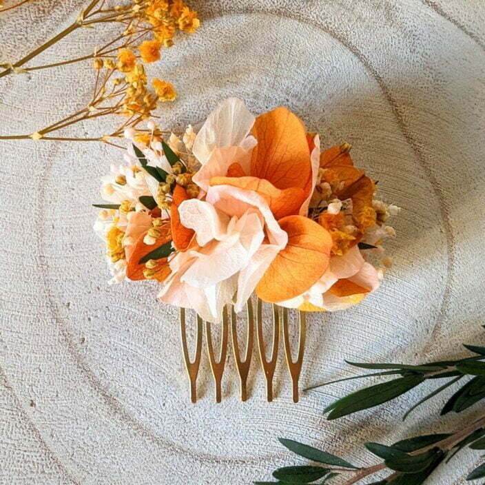 Peigne à cheveux fleuri pour coiffure de mariage en fleurs séchées & stabilisées orangées, Chloé