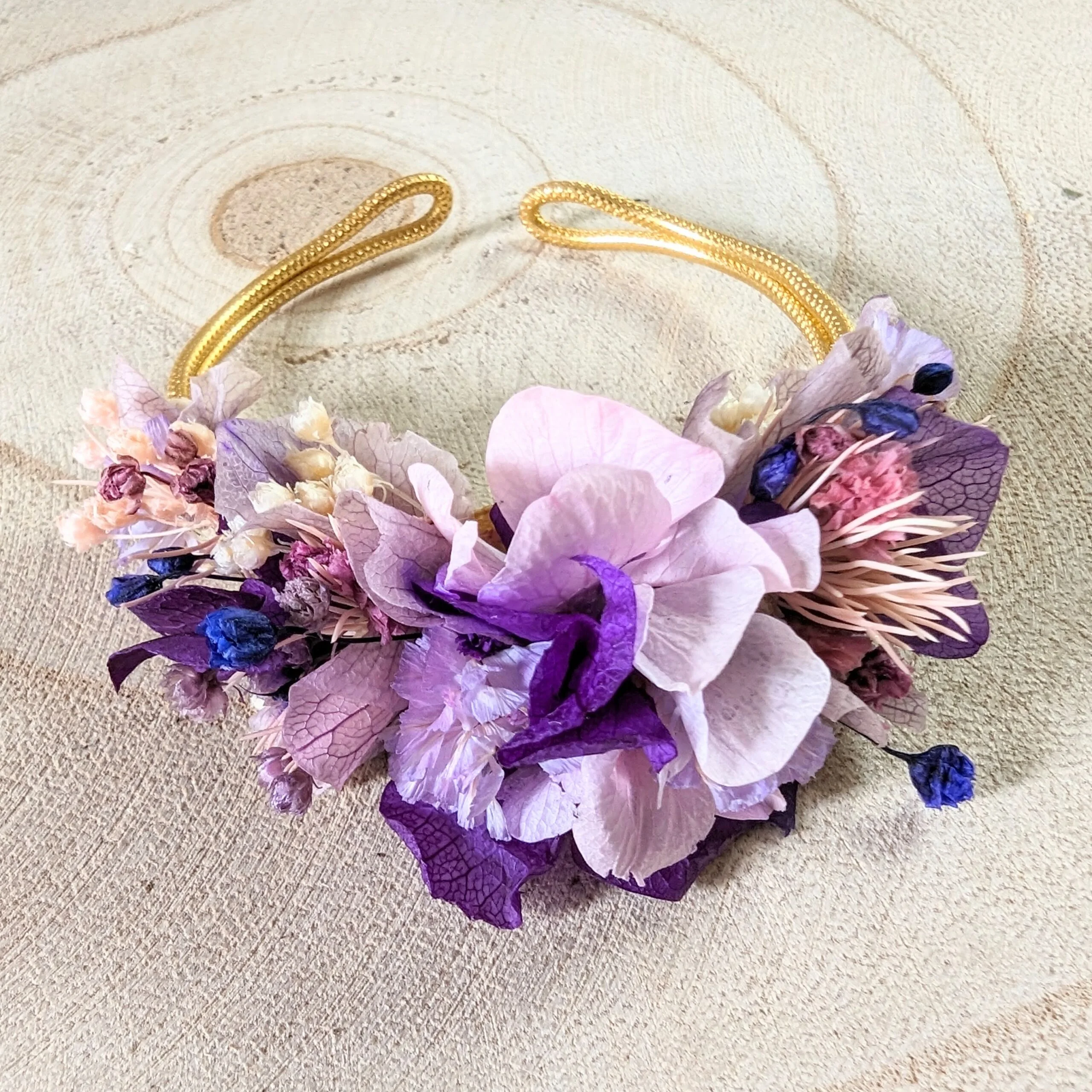 Bracelet artisanal en fleurs stabilisées & séchées violacées, Violette – Image 3