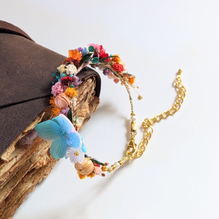 Bracelet artisanale en fleurs stabilisées arc-en-ciel, Vaia
