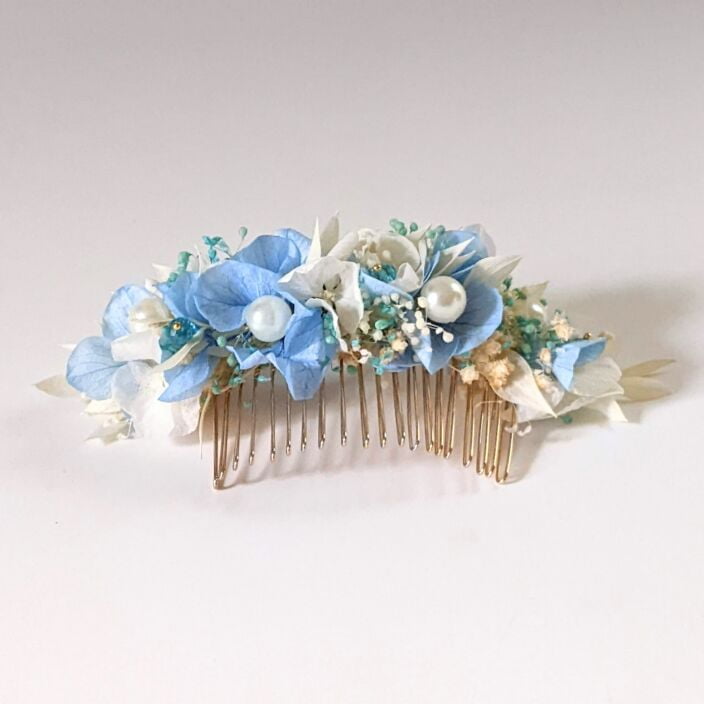 Peigne à cheveux fleuri pour coiffure de mariage avec fleurs stabilisées bleu ciel et perles, Jennifer 2