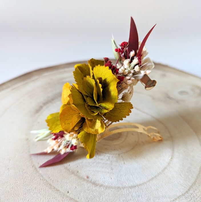 Barrette à cheveux fleurie pour coiffure de mariage en fleurs stabilisées safran, Dahlia 2