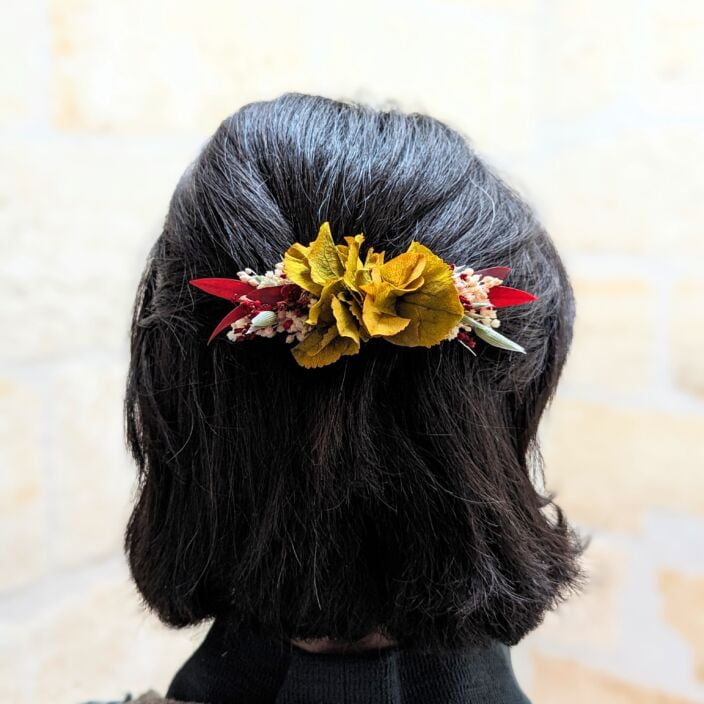 Barrette à cheveux fleurie pour coiffure de mariage en fleurs stabilisées safran, Dahlia 4