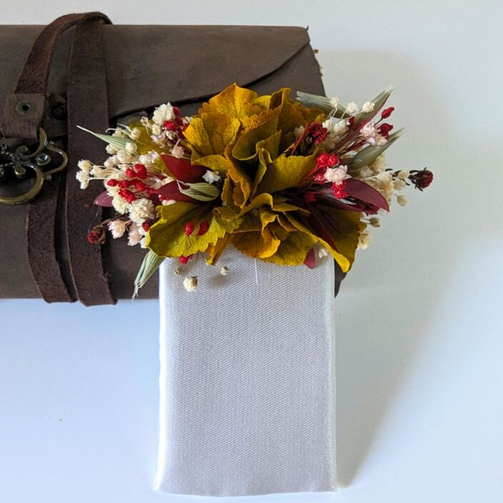 Boutonnière de marié artisanale en fleurs séchées & fleurs stabilisées, Dahlia 4