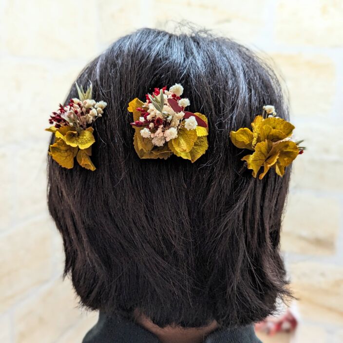 Épingle à cheveux ornée de fleurs séchées & stabilisées safran, Dahlia 4