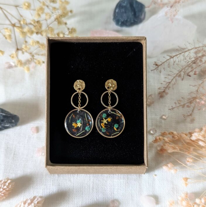 Boucles d’oreilles en fleurs séchées, bleues et safran, Charlotte