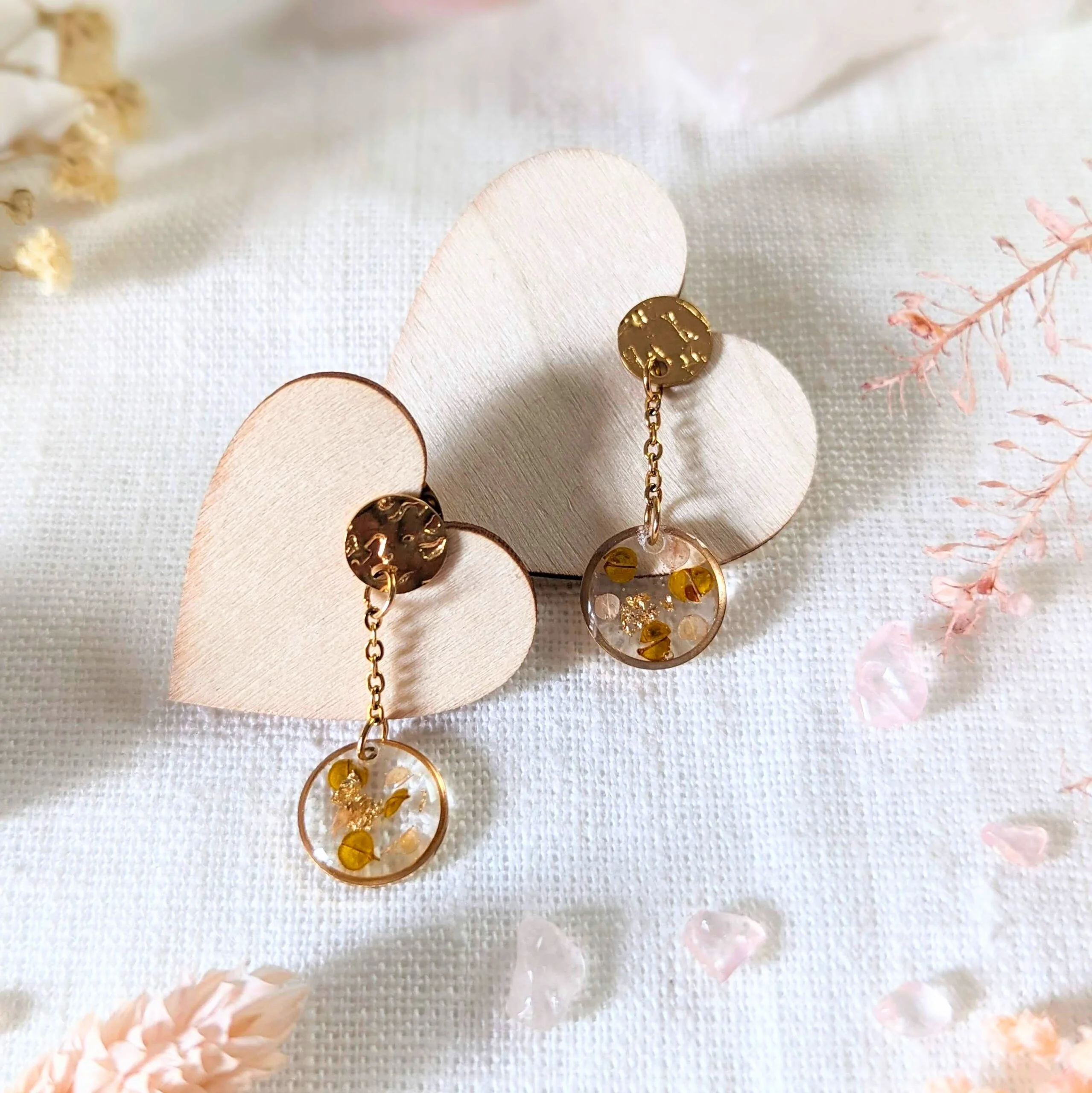 Boucles d’oreilles en fleurs séchées safran, Louise – Image 2