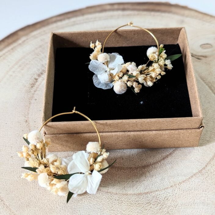 Boucles d’oreilles de mariée artisanal en fleurs stabilisées aux nuances blanc, vert, Virginie