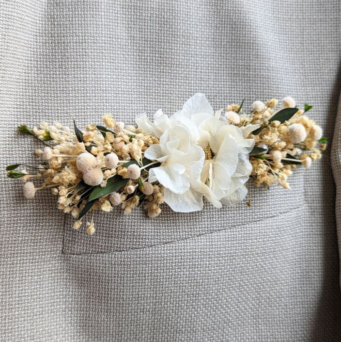 Boutonnière de marié artisanale stabilisées blanches & vertes, Virginie 2