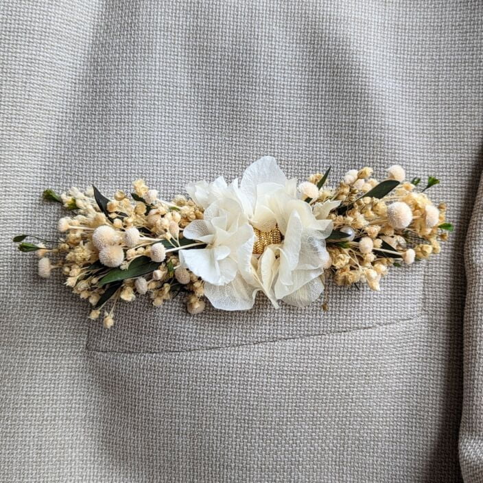 Boutonnière de marié artisanale stabilisées blanches & vertes, Virginie