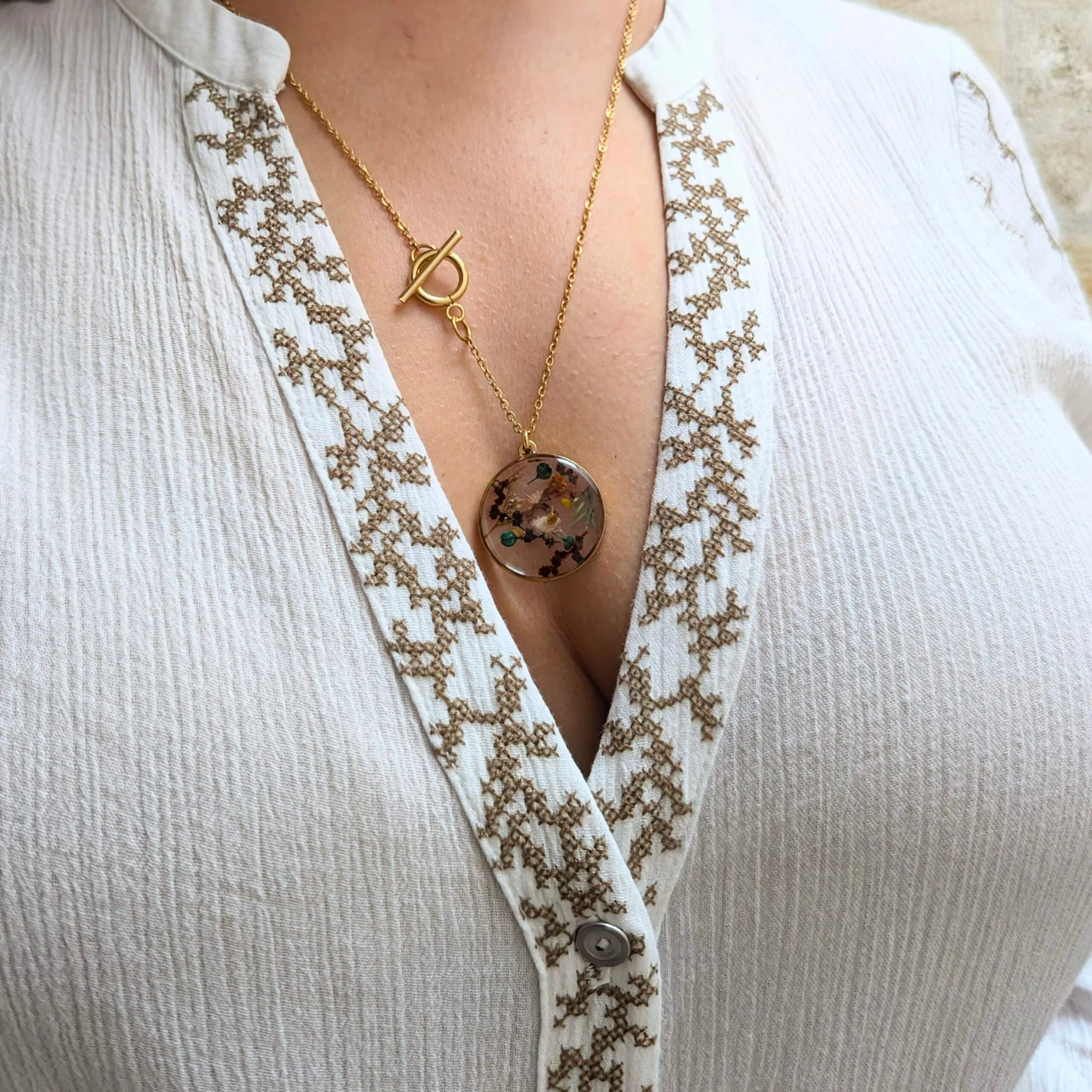 Collier de fleurs séchées aux couleurs terracotta, Roza – Image 3