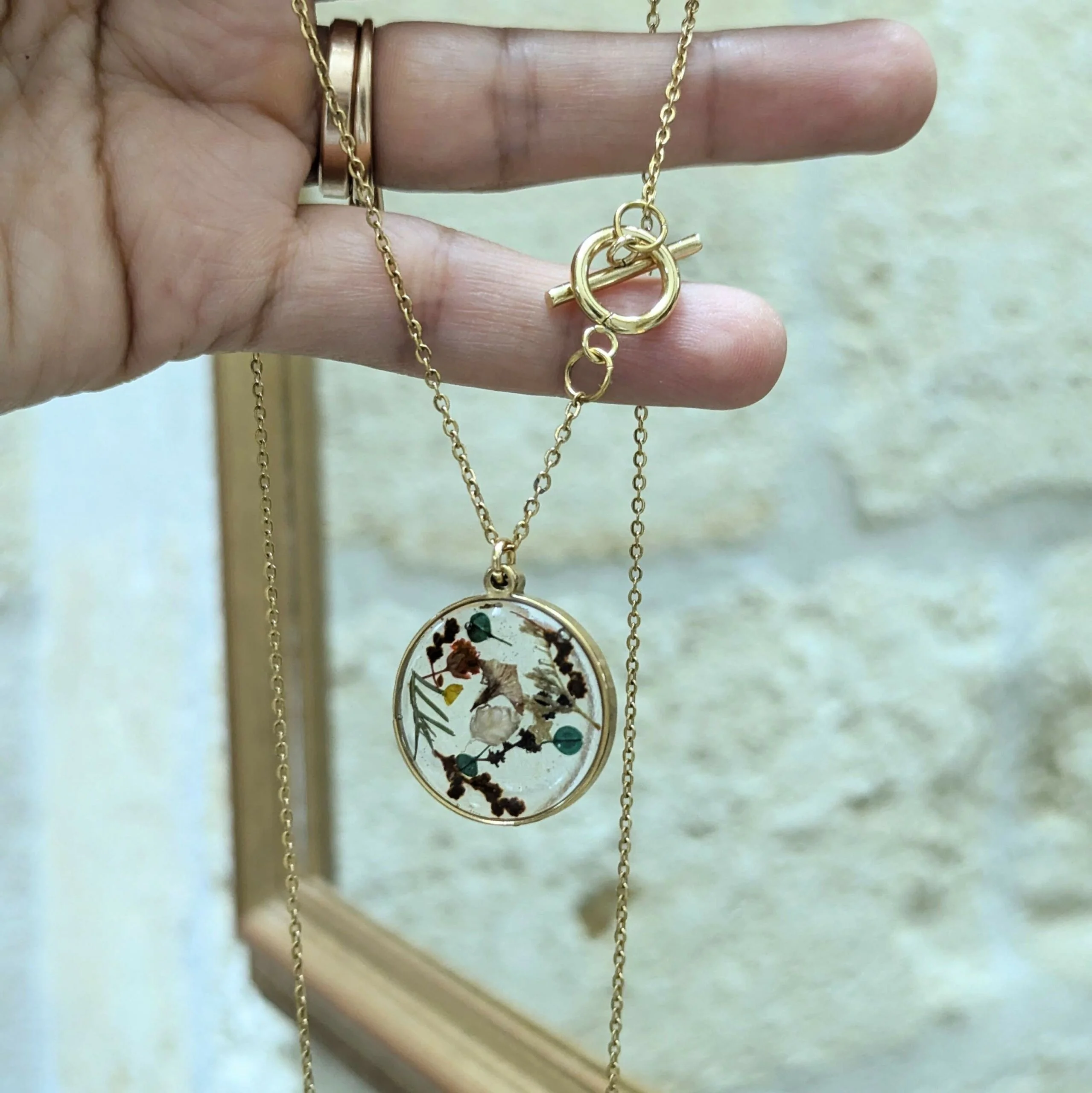 Collier de fleurs séchées aux couleurs terracotta, Roza – Image 4