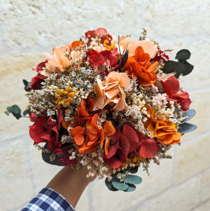 Bouquet de mariée en fleurs séchées et stabilisées aux tonalités rouges, Coco Cinelle 4