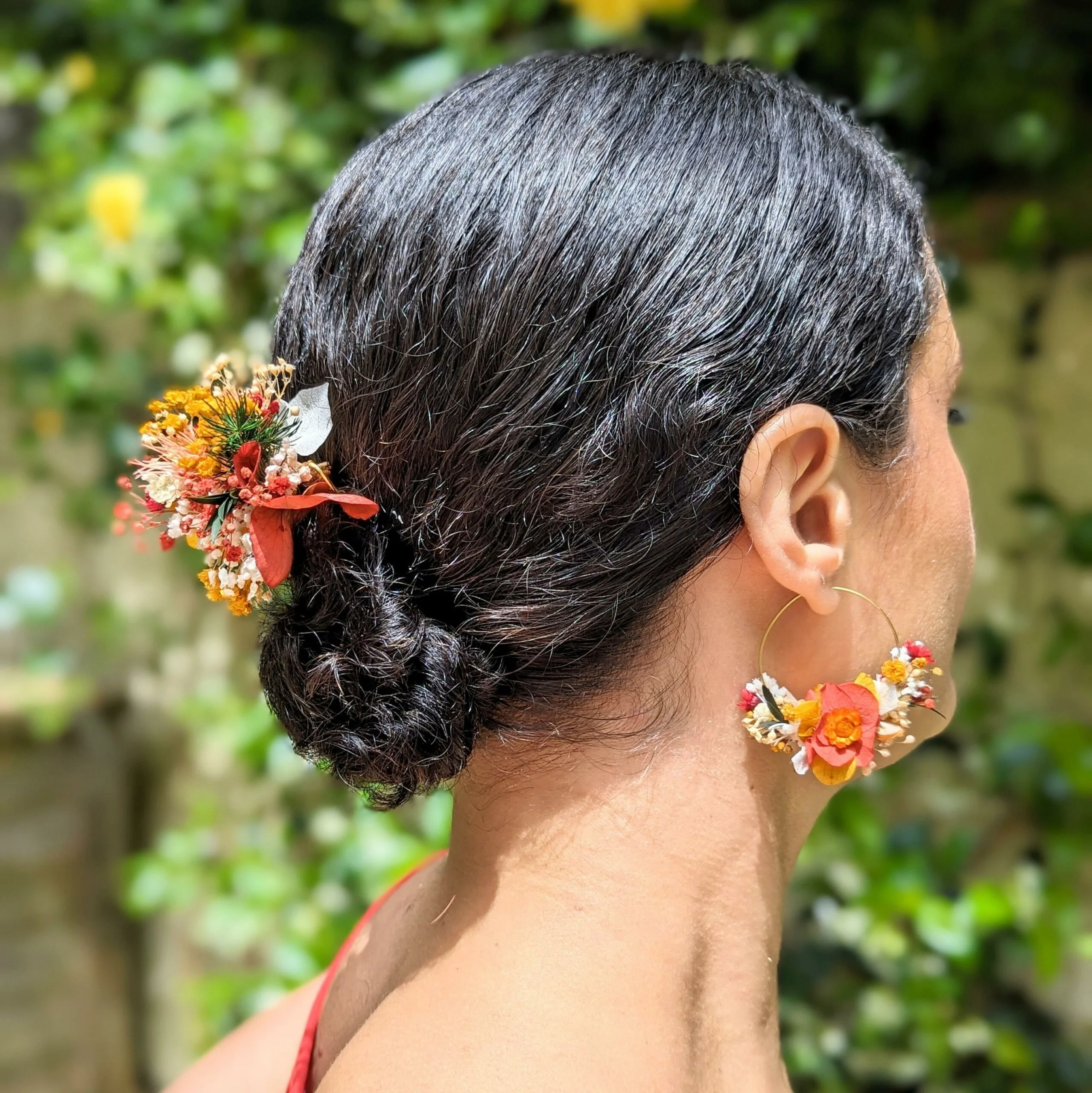 Épingle à cheveux ornée de fleurs stabilisées aux tonalités rouges, Coco Cinelle – Image 2