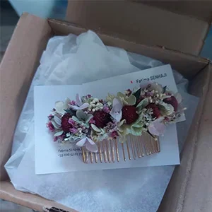 Peigne à cheveux fleuri pour coiffure de mariage en fleurs séchées & fleurs stabilisées, Safari évalué par Claire