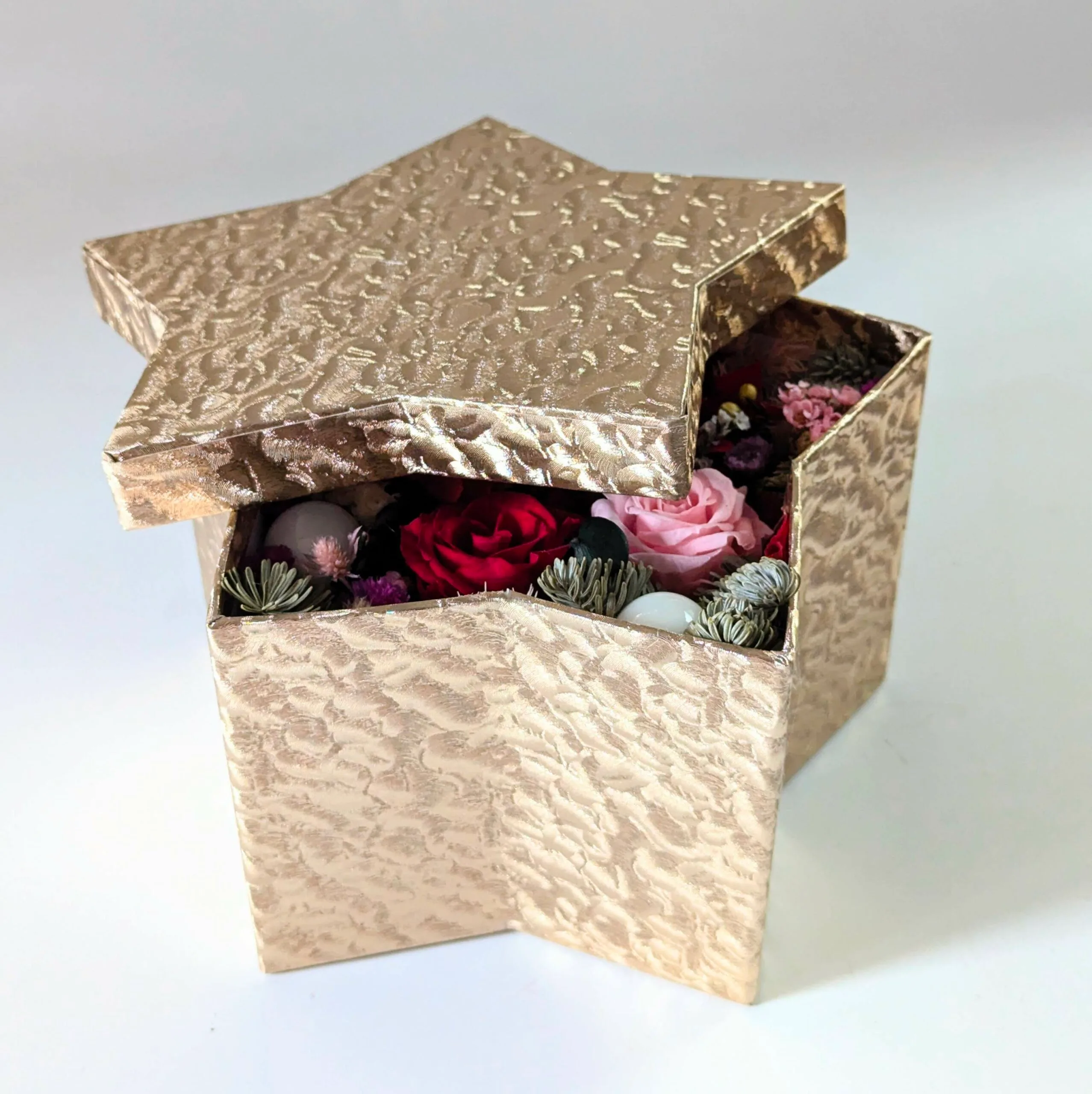 Boîte étoile à chapeau fleurie en fleurs naturelles stabilisées, Jingle Bell – Image 4