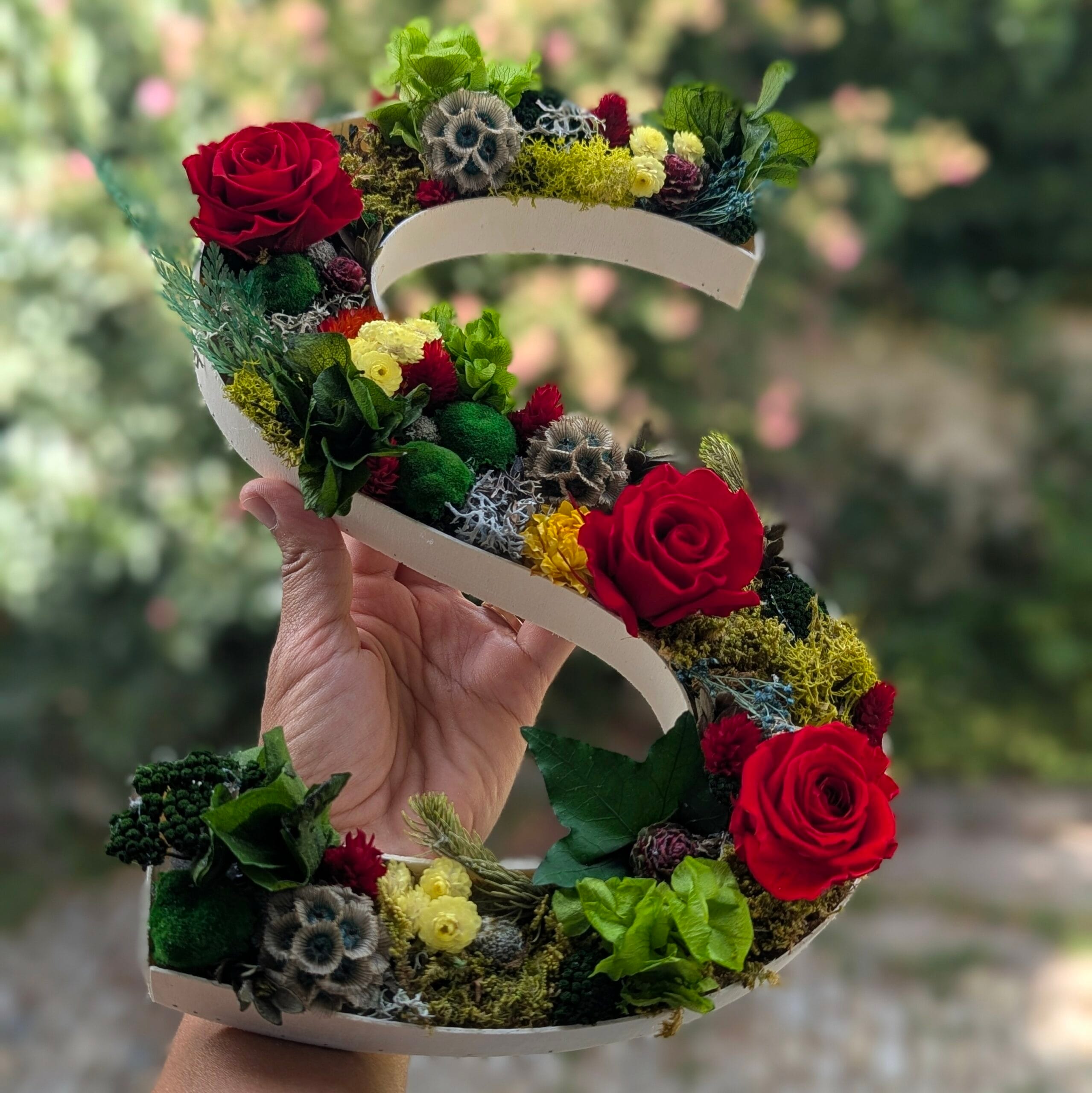 Lettre initiale personnalisable fleurie en fleurs stabilisées, cadeau poétique et durable, Donum – Image 5