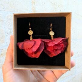 Boucles d'oreilles gouttes en hortensias stabilisés rouges, bijou bohème, Iris