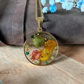 Collier bohème en résine & fleurs séchées rouges, jaunes, dorées, Aurélia