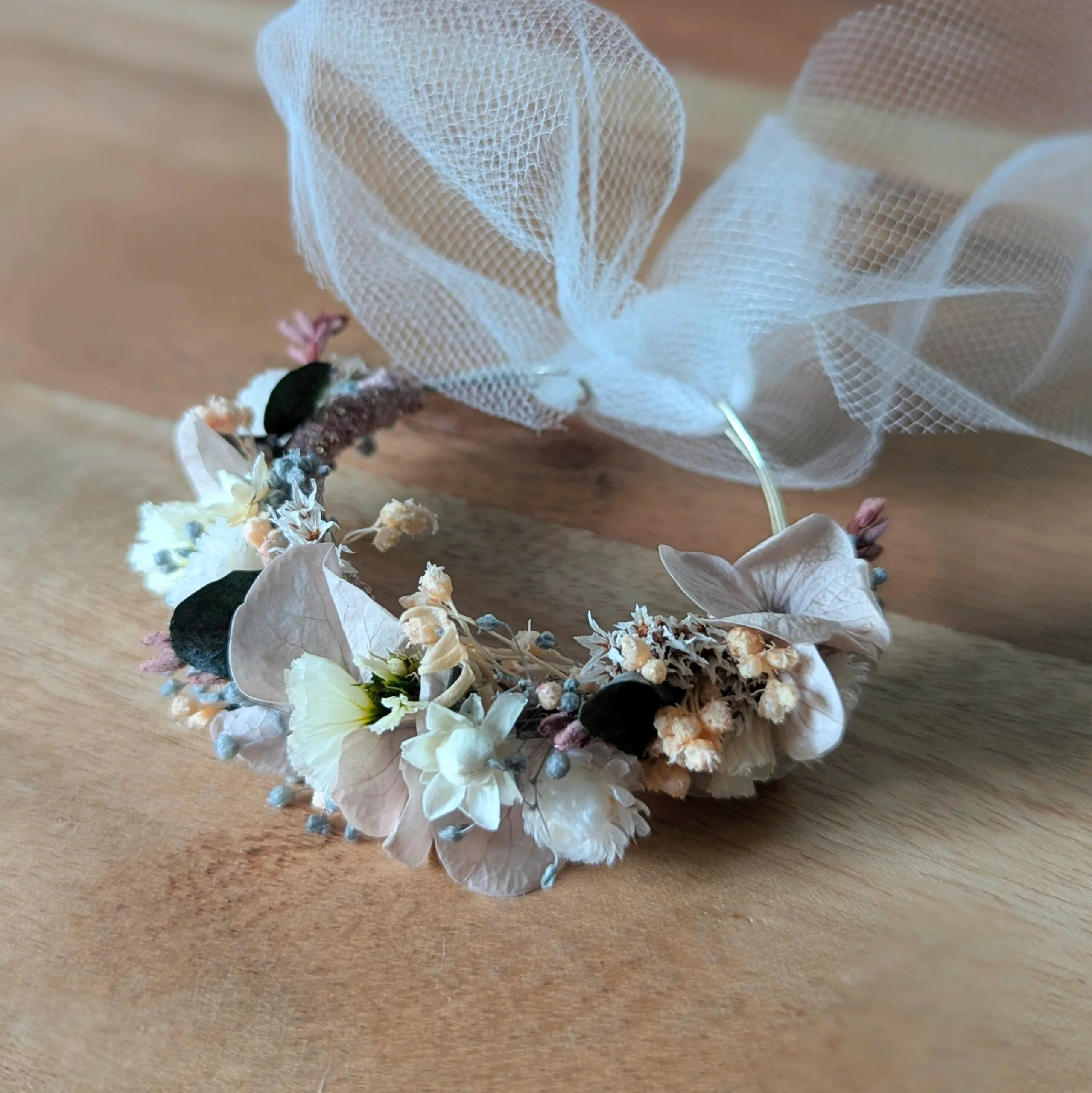 Bracelet artisanal fleurs stabilisées aux couleurs pastel, Pauline