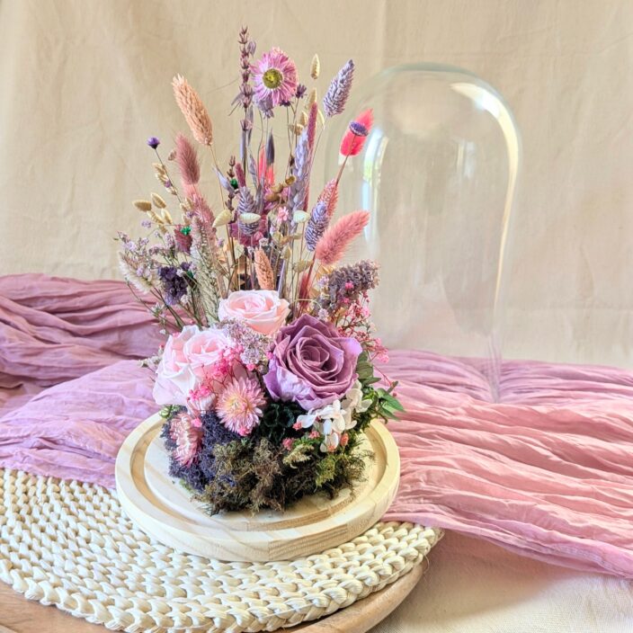 Cloche en verre avec rose éternelle et fleurs stabilisées, Mathilde – Image 4