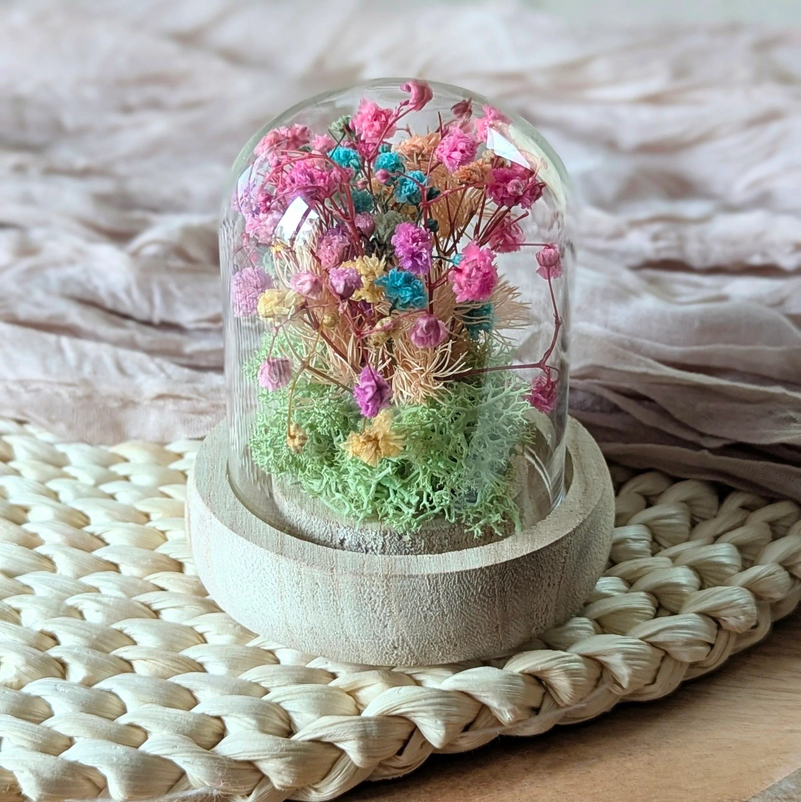 Mini cloche en verre avec gypsophile et lichen stabilisés, Pepeta – Image 4