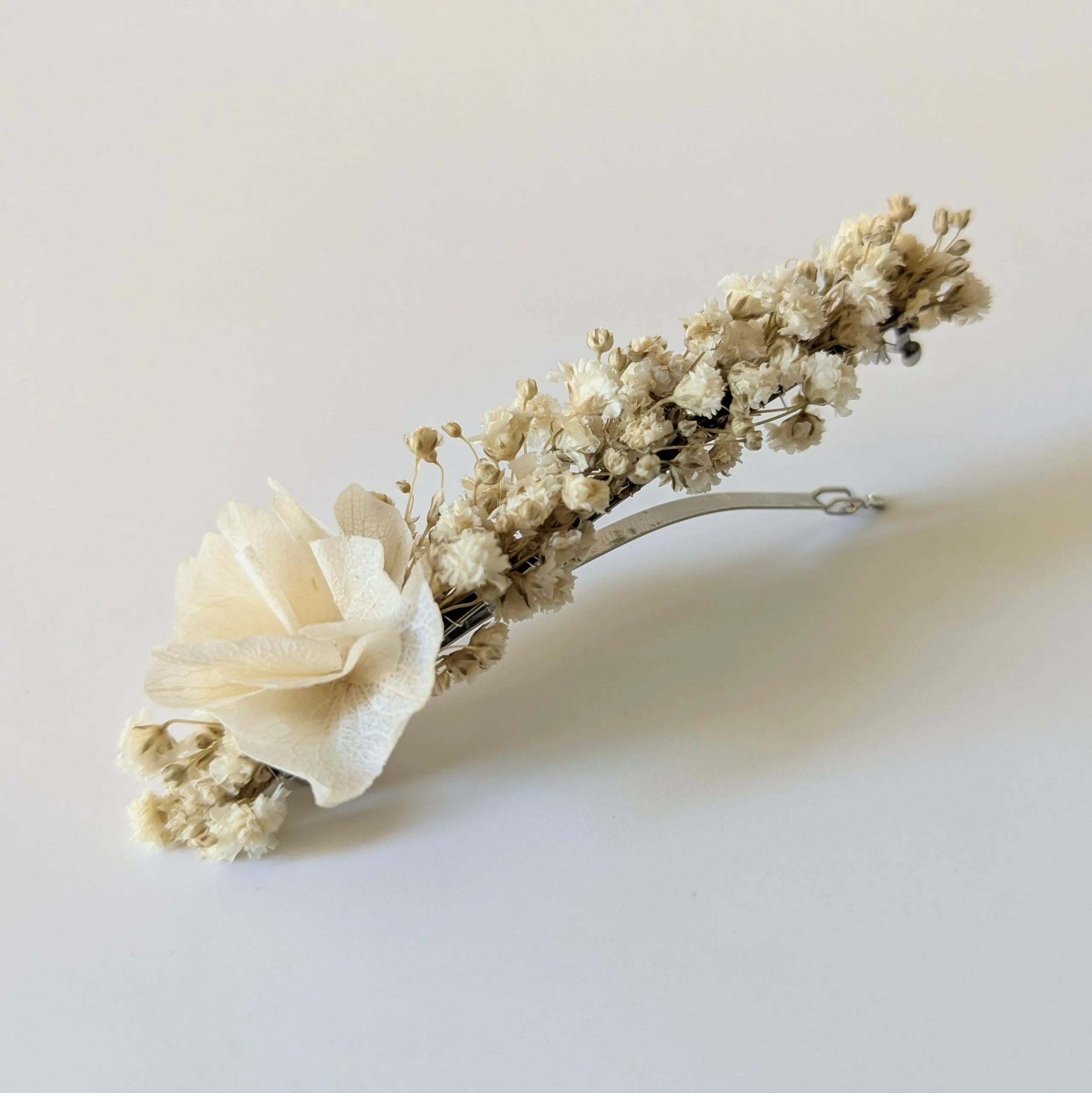 Barrette à cheveux ornée de gypsophile stabilisée, Alma – Image 3