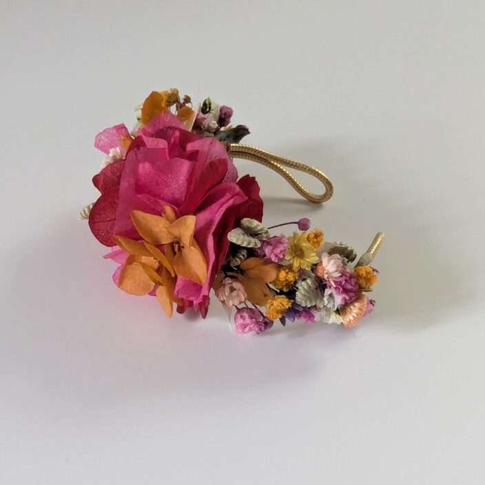Bracelet artisanal en fleurs stabilisées aux tonalités lumineuses, Diane – Image 2