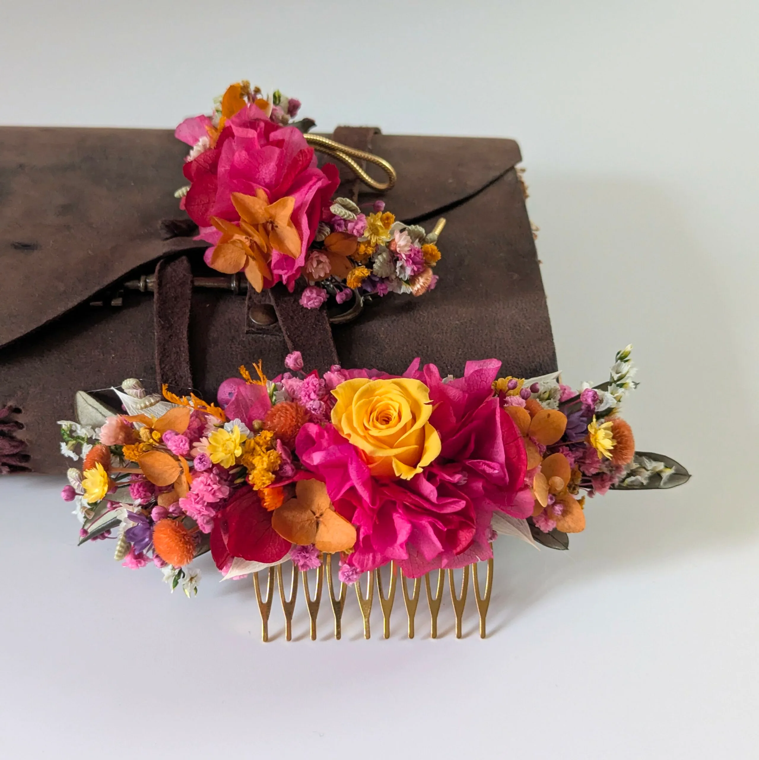 Peigne à cheveux fleuri pour coiffure de mariage en fleurs stabilisées, Diane – Image 3