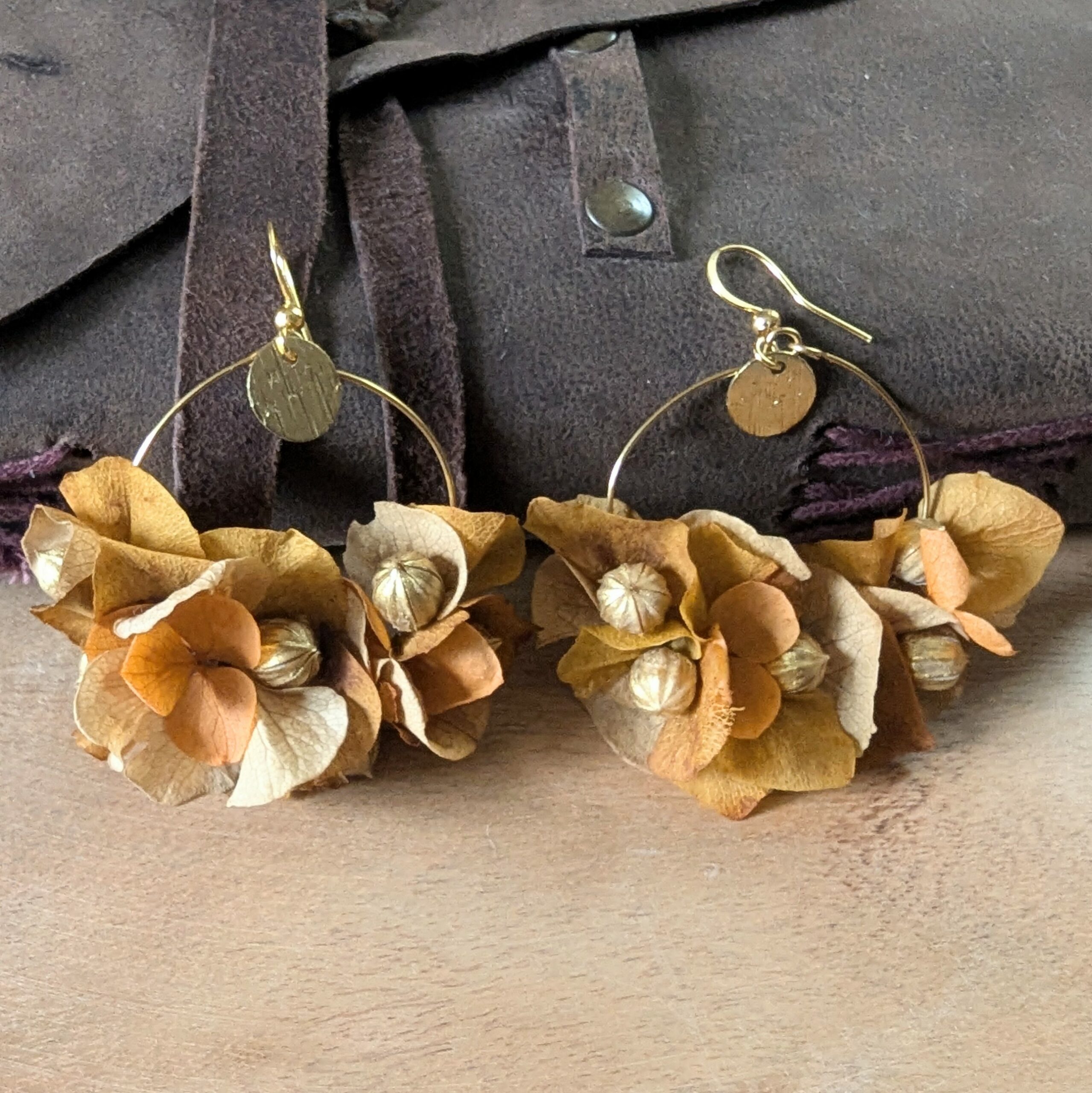 Boucles d’oreilles créoles en fleurs stabilisées, Élora – Image 2