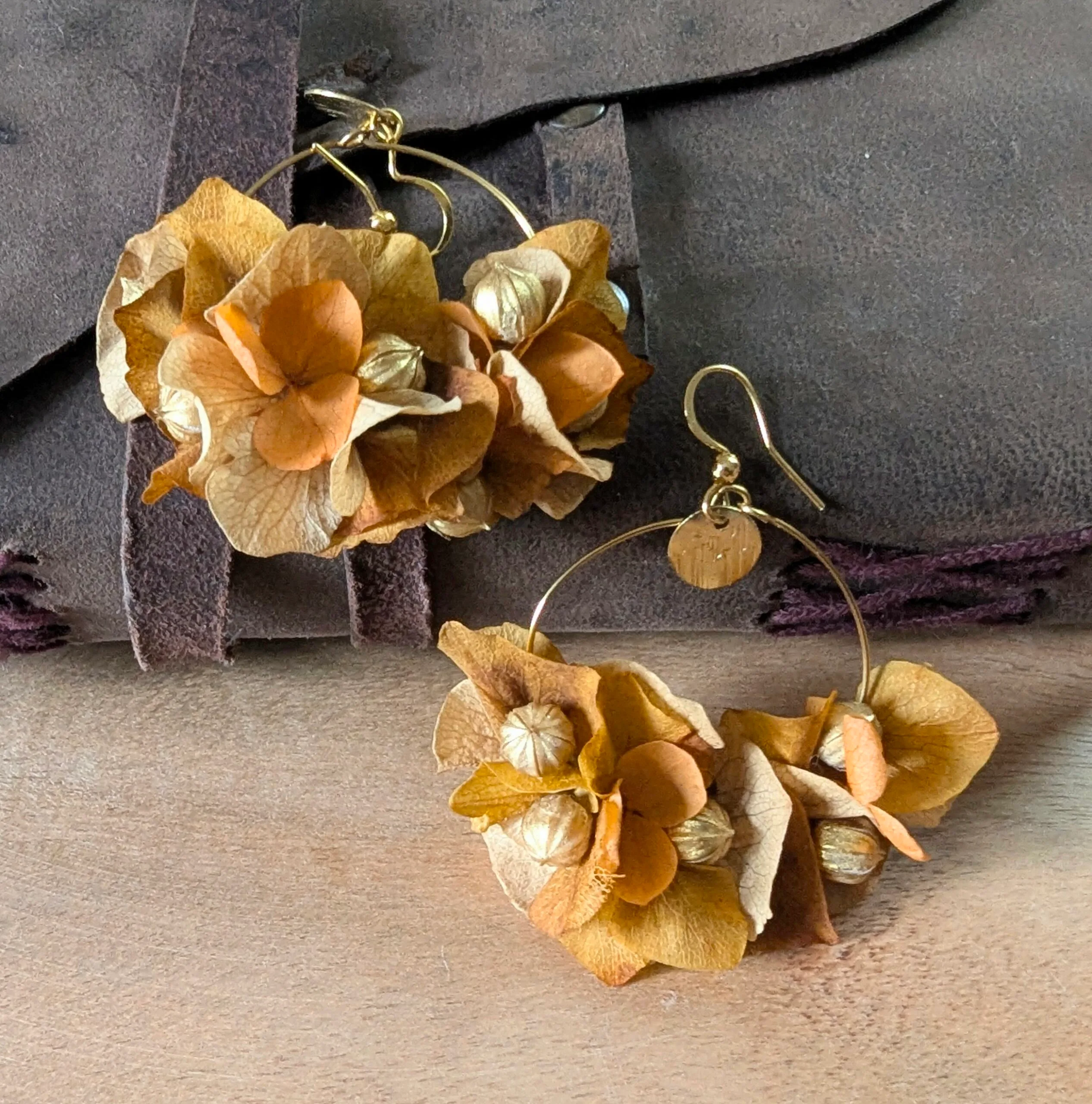 Boucles d’oreilles créoles en fleurs stabilisées, Élora