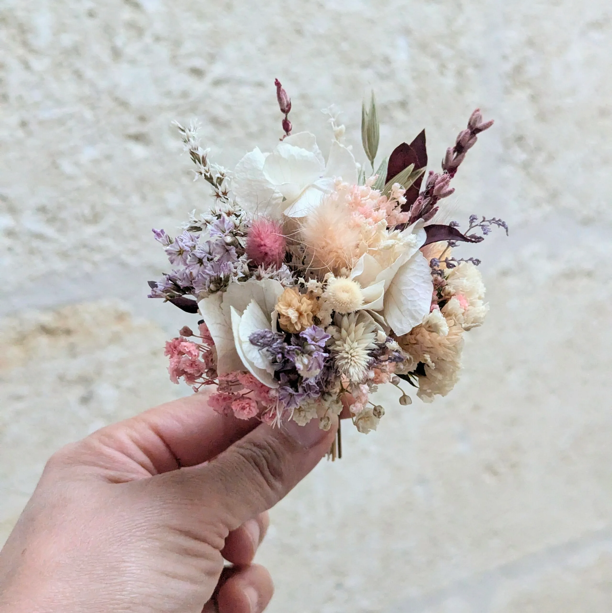 Boutonnière en fleurs stabilisées aux tonalités nude, Jessy – Image 4