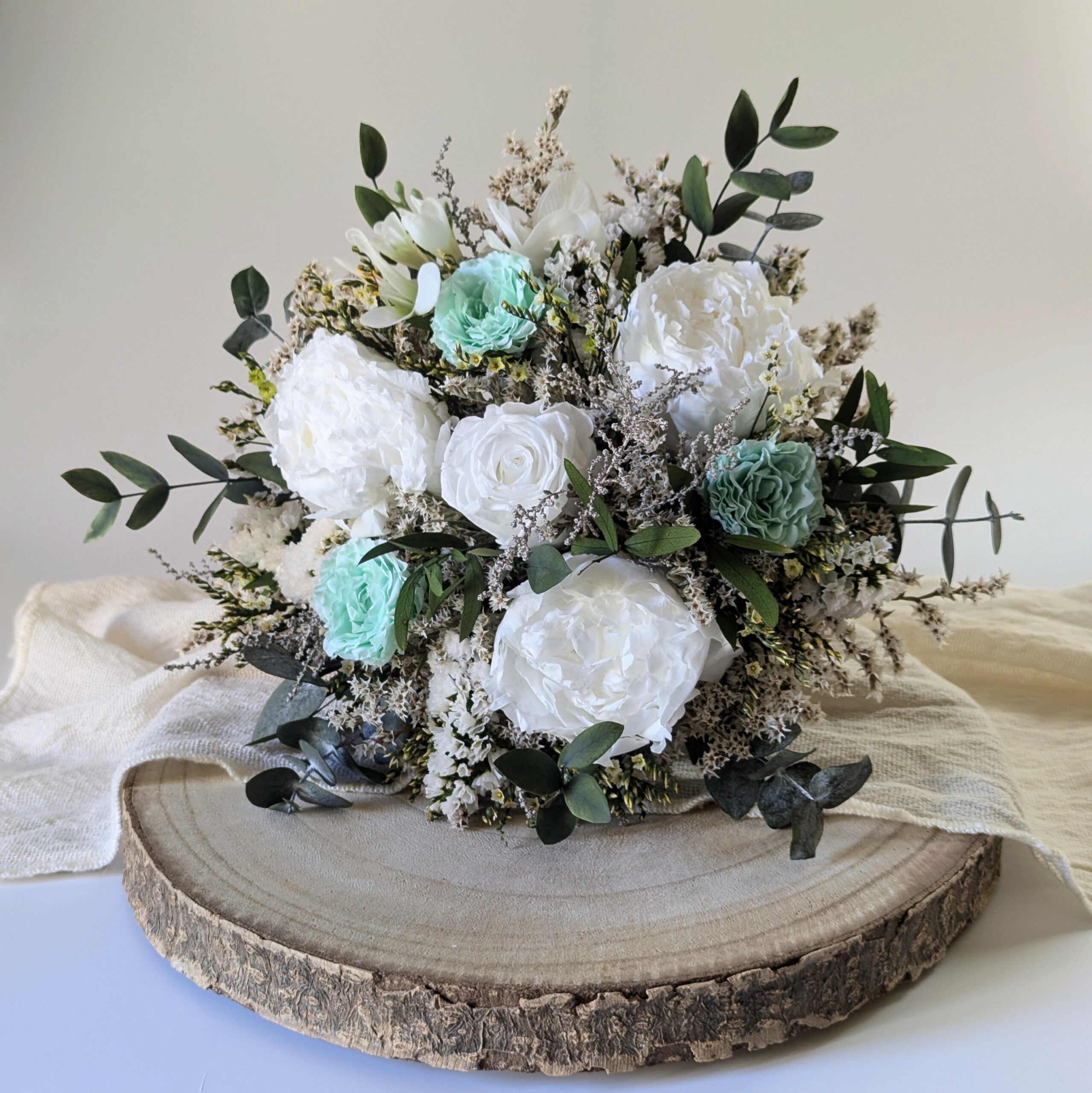 Bouquet de mariée avec pivoines blanches et roses turquoise, Bianca – Image 3