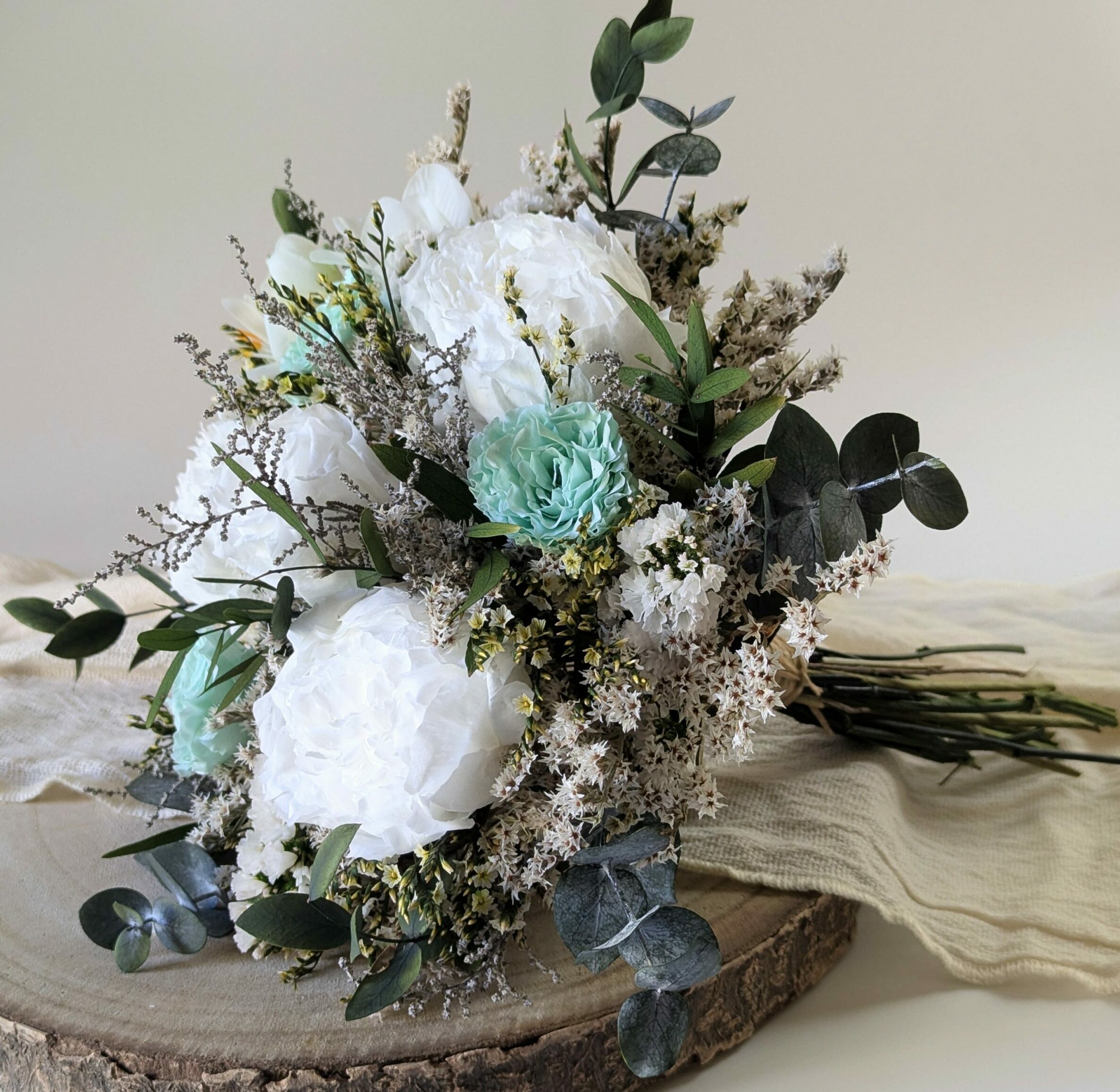 Bouquet de mariée avec pivoines blanches et roses turquoise, Bianca – Image 2