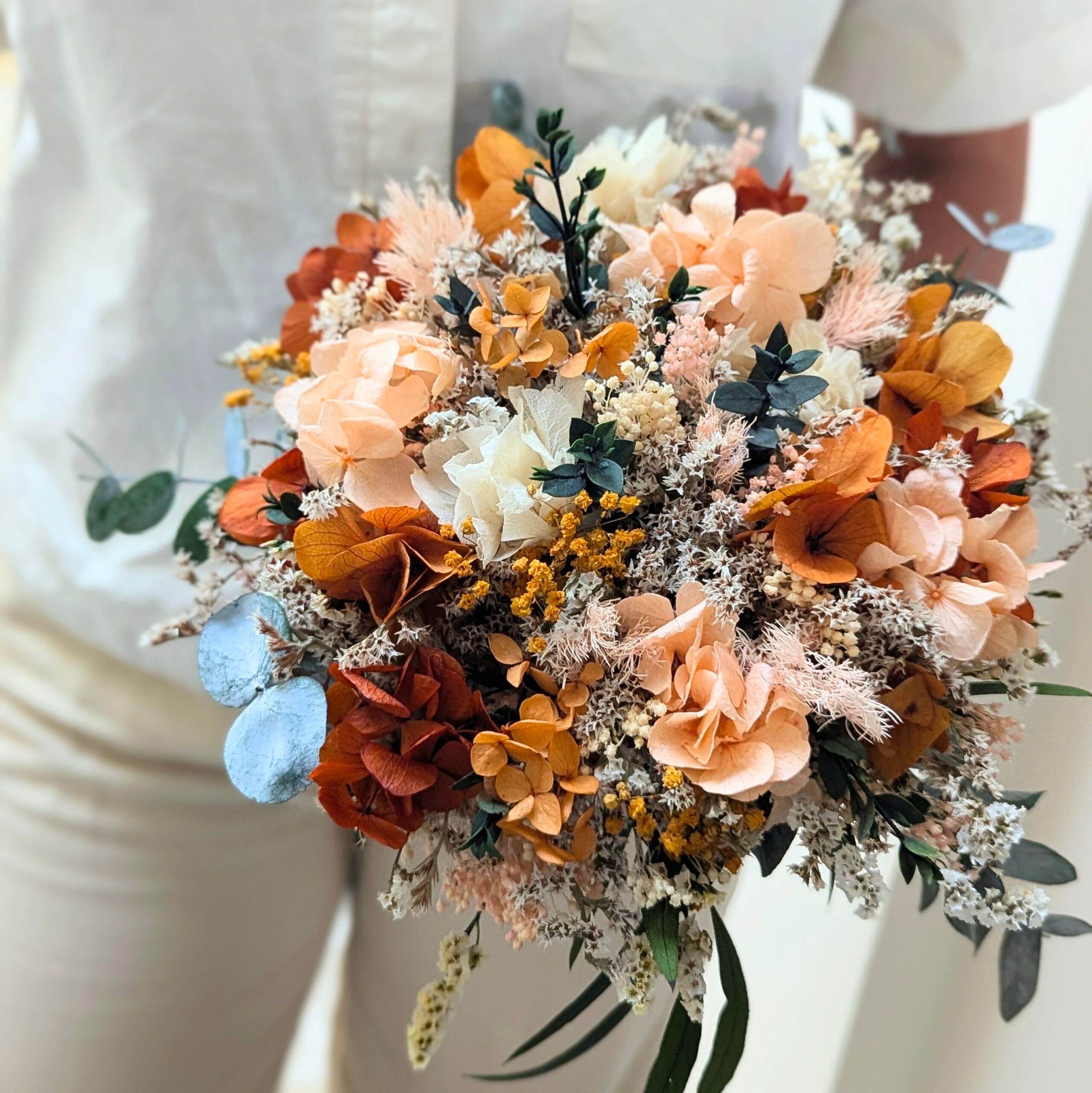Bouquet de mariée avec des roses éternelles et hortensias stabilisés, Chloé – Image 5