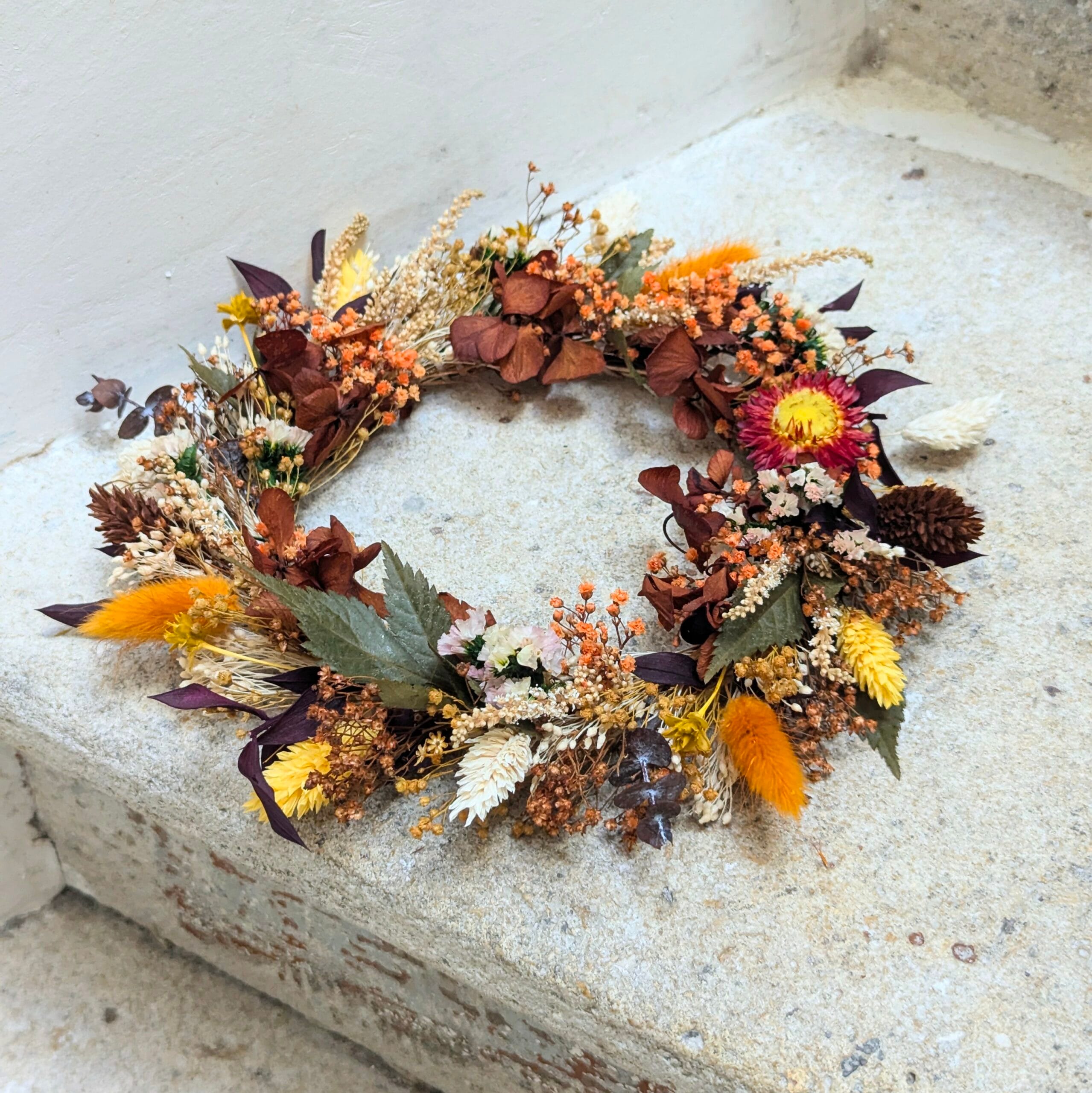 Couronne murale en fleurs séchées terracotta et orange, Margaux – Image 4