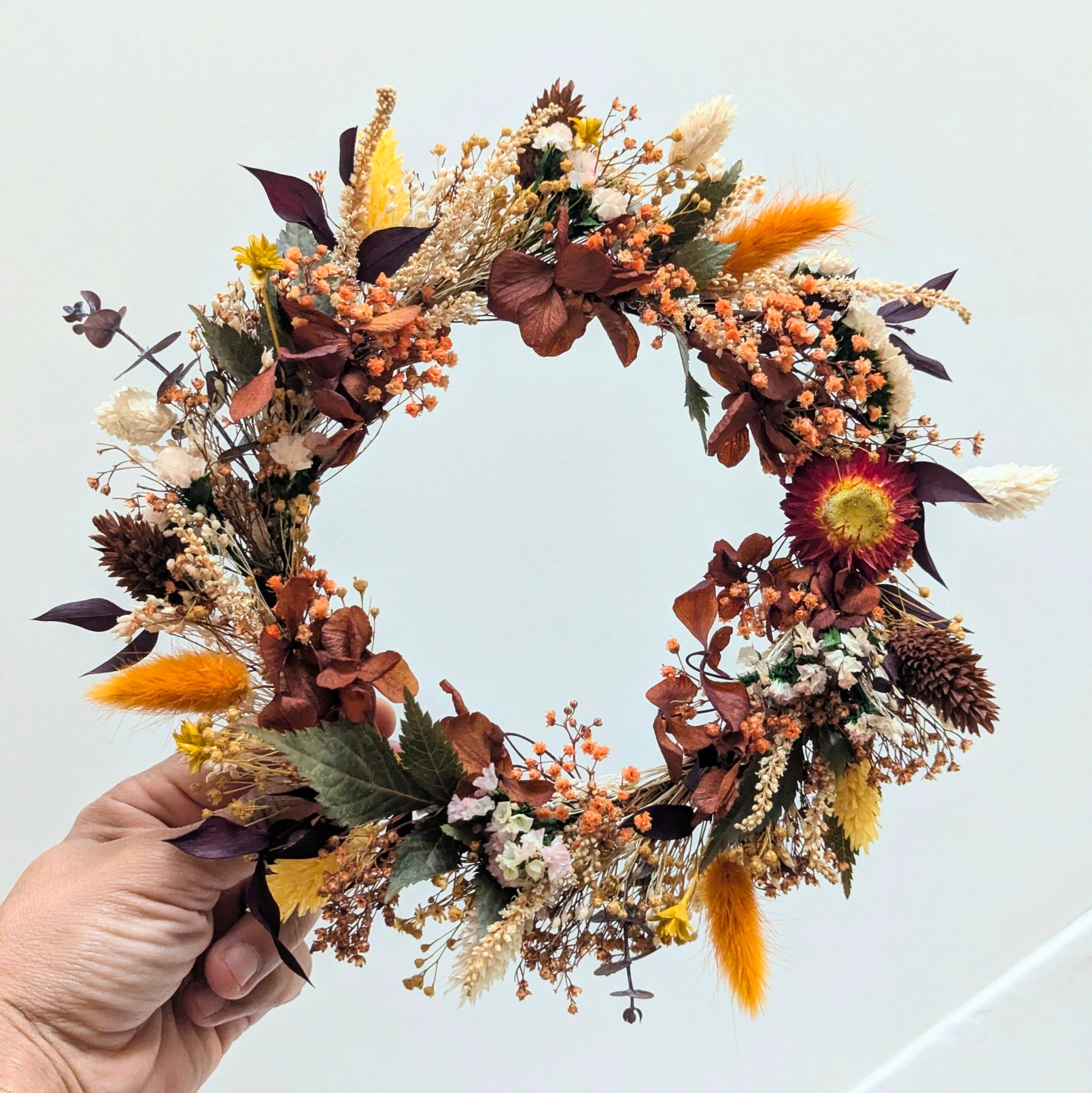 Couronne murale en fleurs séchées terracotta et orange, Margaux – Image 2