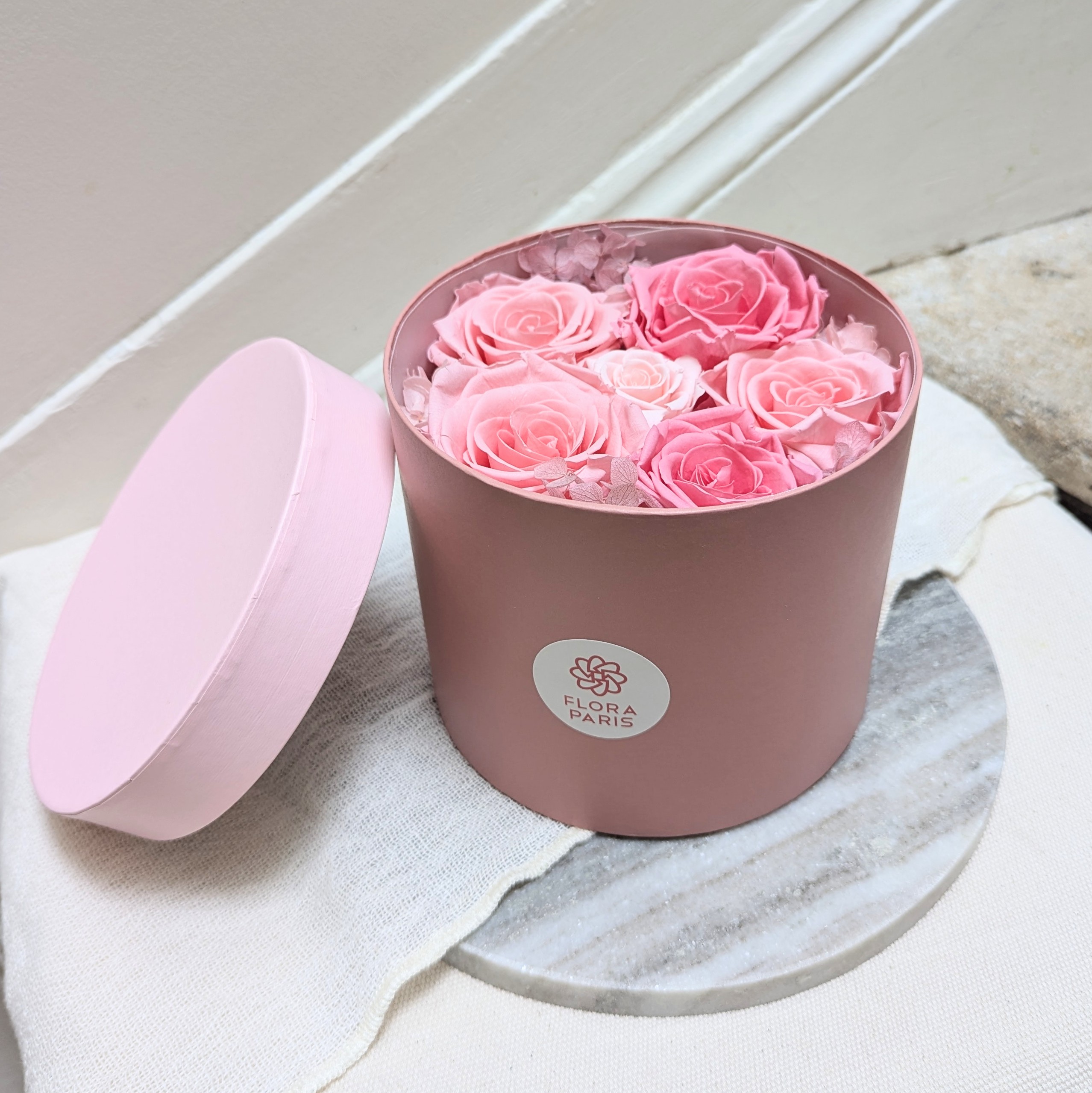 Box de roses éternelles et hortensias roses, Amélie – Image 2