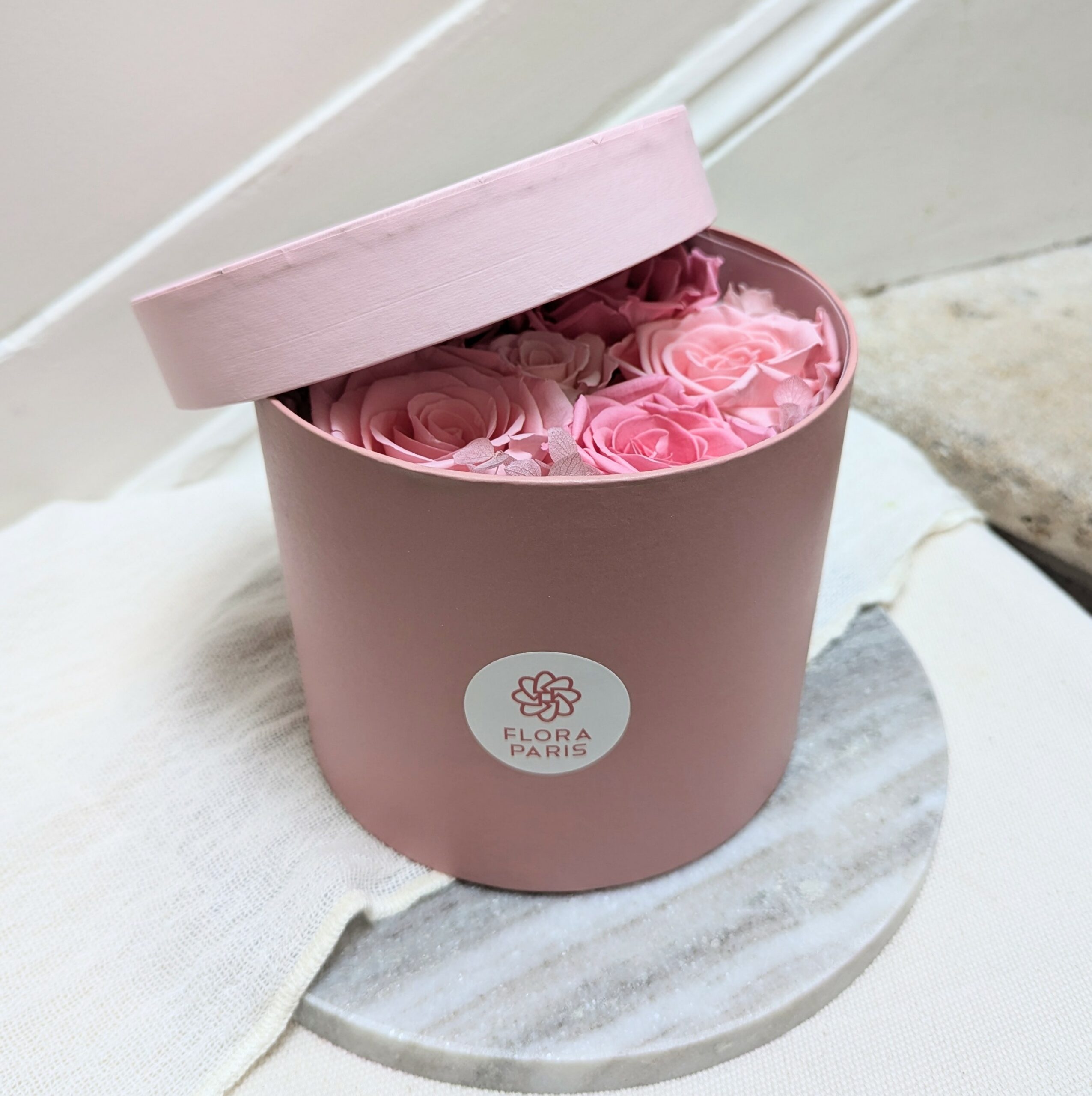 Box de roses éternelles et hortensias roses, Amélie – Image 3